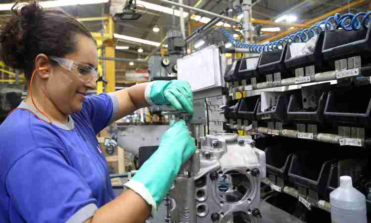 Ceará se destaca com maior crescimento industrial do Nordeste em setembro